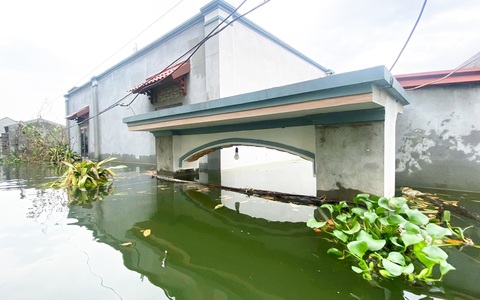 Rốn lũ Chương Mỹ ở Hà Nội vẫn ngập sâu, nhiều học sinh đã nghỉ học hơn 10 ngày