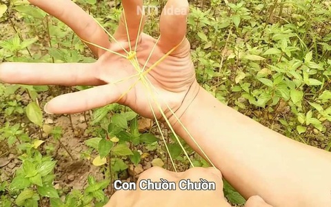 Ngoài bắn thun, loạt tạo hình từ dây thun gợi nhớ tuổi thơ dữ dội
