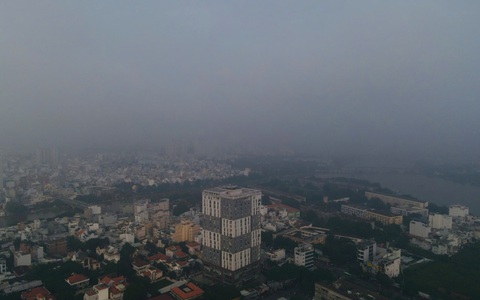 TP.HCM sáng nay trời mù mịt, do ô nhiễm hay bởi mùa thu?
