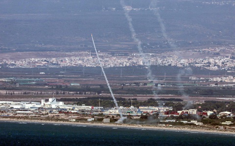 Tên lửa Hezbollah bay tới Tel Aviv, chuyện gì xảy ra với hệ thống Vòm Sắt của Israel?