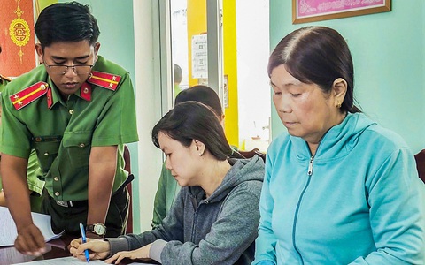 Bắt 2 mẹ con tham gia tổ chức khủng bố