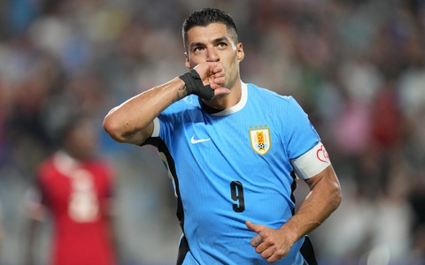 Luis Suarez giã từ đội tuyển Uruguay