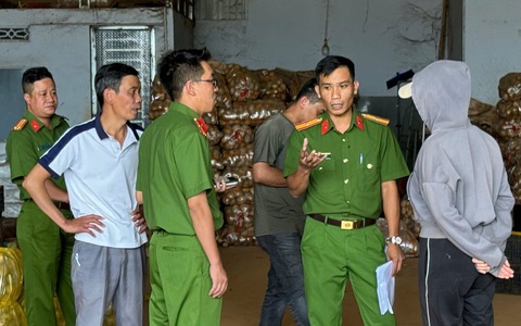 Nhiều vựa nông sản bôi đất đỏ Đà Lạt lên khoai tây Trung Quốc