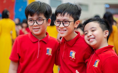 Lễ khai giảng hạnh phúc ở Royal School