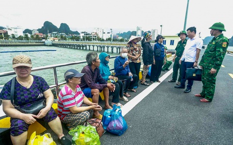 Bão tan nhưng cảnh báo mưa gió và sóng lớn