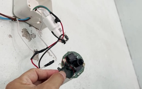 Lấy lời khai vụ nhà tắm phòng trọ nữ sinh bị gắn camera quay lén