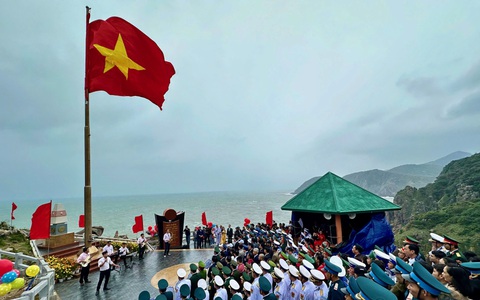 Đón năm mới nơi ngọn hải đăng 135 năm tuổi