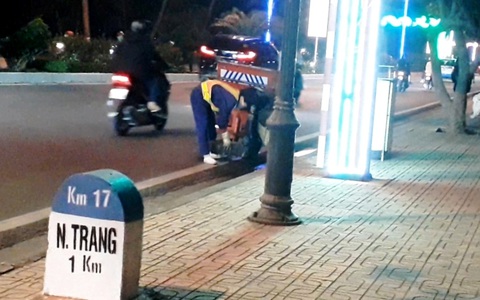 Công nhân dọn rác ở Nha Trang được hỗ trợ Tết 1,5 triệu đồng