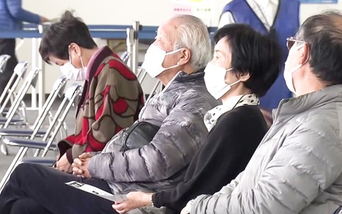 Bệnh viện quá tải do dịch cúm lan nhanh, Hàn Quốc khuyến cáo người dân đeo khẩu trang