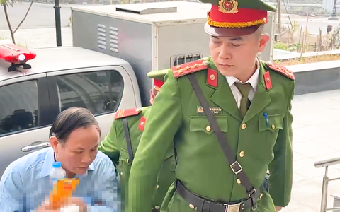 Cựu chủ tịch Nhà xuất bản Giáo Dục Nguyễn Đức Thái ra tòa với cáo buộc nhận hối lộ 25 tỉ