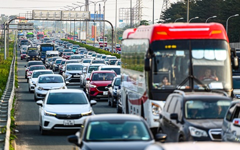 Quy định không lái xe quá 48 giờ/tuần có thể 'sẽ làm doanh nghiệp vận tải đường dài gặp khó'