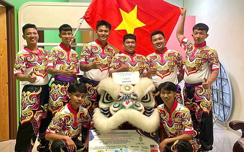 Chuyện ít biết về những đứa trẻ thiếu may mắn của Đoàn lân sư rồng Miếu Bảy Bà