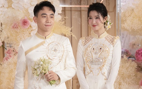 Danh tính người thiết kế áo đôi lễ hỏi của Phương Nhi và Phạm Nhật Minh Hoàng