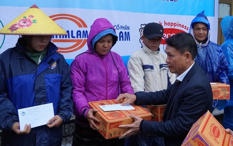 Hội Nhà báo Việt Nam mang quà xuân đến với vùng khó Quảng Bình