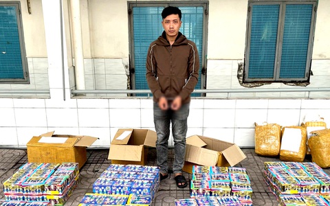 Công an quận Bình Tân tạm giữ hai nam thanh niên, thu hơn 1,2 tấn pháo nổ