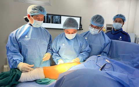 Thay khớp háng cho cụ bà 'tìm lại bước chân xưa'