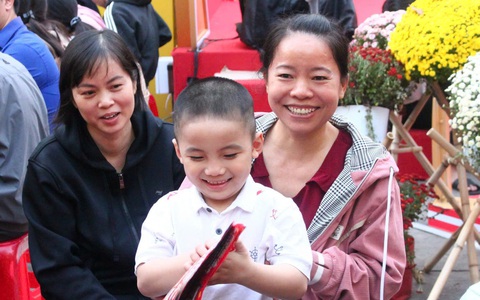 Những tấm vé nghĩa tình cho công nhân về quê ăn Tết