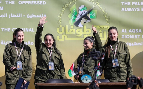 Hamas thực hiện đợt trao đổi con tin thứ hai, 4 tù nhân Israel được trả tự do