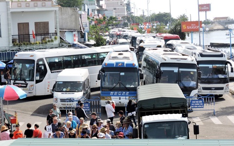 Đòi ‘đặc quyền’ xe khách du lịch vào trung tâm TP Nha Trang giờ cao điểm