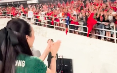 Hành động đẹp của Madam Pang và đoạn video chú thích bằng tiếng Việt gây sốt