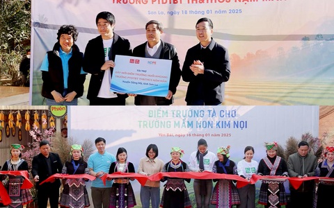 Bản reo ca điệu vui tới trường