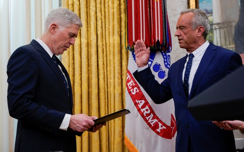 Thượng viện Mỹ phê chuẩn ông Kennedy Jr, người hoài nghi vắc xin, làm bộ trưởng y tế