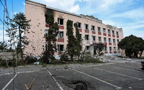 Nga, Ukraine cáo buộc lẫn nhau trong vụ tấn công trường nội trú ở vùng Kursk