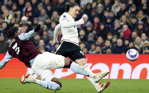 Nunez hỏng ăn đáng tiếc, fan Liverpool lại trách Szoboszlai