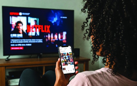 Netflix: Phim là để bật, không phải để xem?