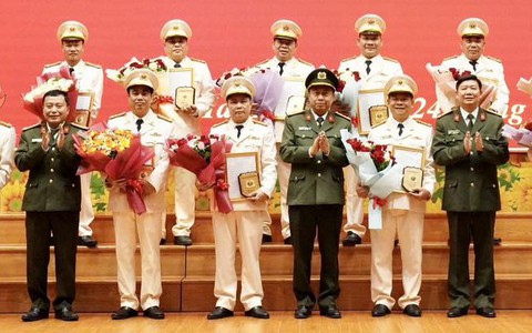 14 lãnh đạo cấp phòng Công an tỉnh Hà Giang tình nguyện nghỉ hưu trước tuổi