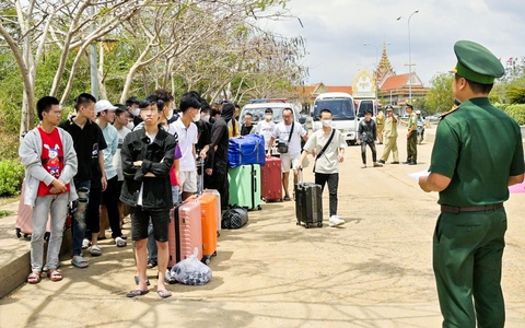Tiếp nhận 40 công dân Việt Nam do Campuchia trao trả