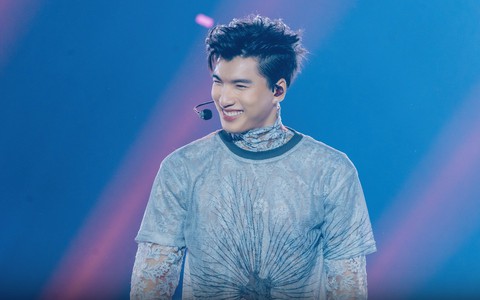Giai thoại thú vị về 'cậu sinh viên' HIEUTHUHAI; Nhân viên hàng không bán thông tin chuyến bay BTS?