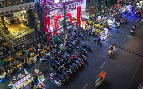 Phó chủ tịch TP.HCM chỉ đạo khẩn vụ lấn chiếm lòng đường, vỉa hè báo Tuổi Trẻ nêu