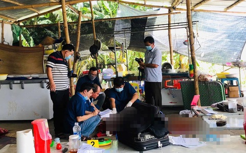 Nghi ngờ vợ có quan hệ bất chính, người đàn ông dùng rựa chém chết người