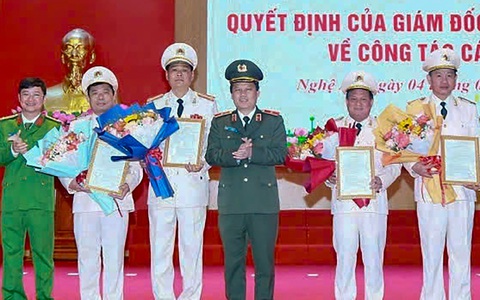 5 trưởng phòng, trưởng công an huyện ở Nghệ An xin nghỉ hưu trước tuổi
