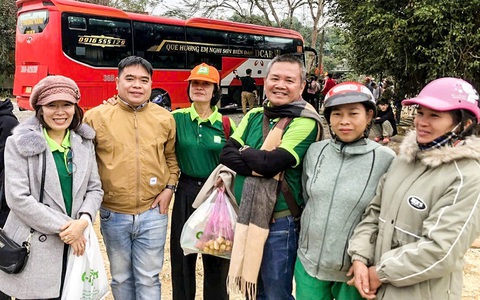 Giám đốc, chủ tịch công đoàn đến nhà chúc Tết, lo xe đón công nhân trở lại