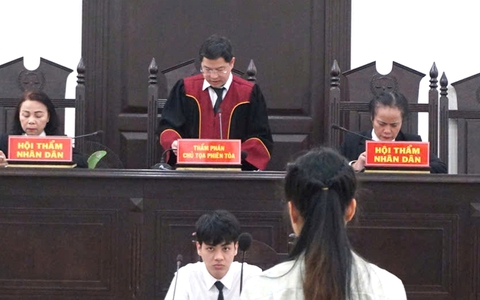 Nhóm ‘bà chủ’ lãnh án tù về tội cưỡng đoạt tài sản 2 nữ nhân viên