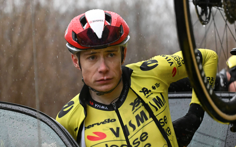 Cựu áo vàng Tour de France Vingegaard suýt bỏ cuộc ở Paris - Nice vì… lạnh cóng
