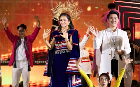 H'Hen Niê tôn vinh vải thổ cẩm và cà phê quê nhà