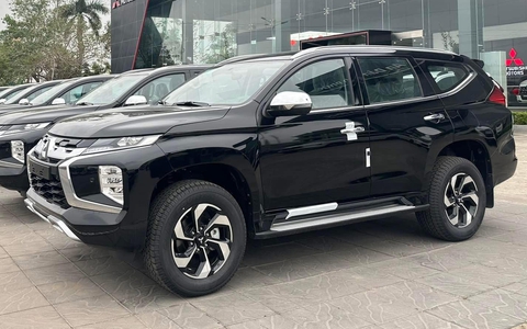 Mitsubishi Pajero Sport mới xuất hiện ở đại lý: Giá 1,18 tỉ đồng, máy V6, không ADAS, màn vẫn 7 inch