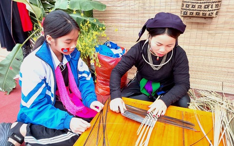 Trường học đa văn hóa