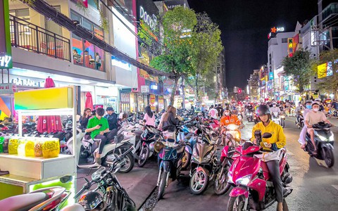 Phạt nguội lấn chiếm vỉa hè, khó nhưng vẫn phải làm cho bằng được