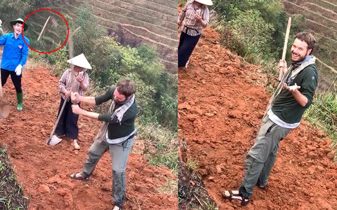 Anh Tây hứng thú khi trải nghiệm cuốc đất với nông dân vùng cao