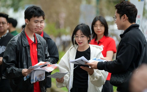 Hà Nội: Chỉ đạo không buông lỏng tổ chức ôn tập, đề xuất
chỉnh lịch thi
