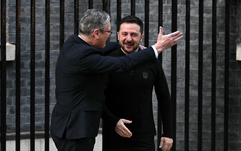 Ông Zelensky 'chữa lành' ở London, được vay 2,84 tỉ USD từ tài sản Nga