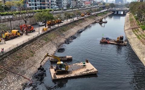 Chủ tịch Hà Nội yêu cầu sớm hoàn thiện phương án bổ sung nước 'cứu' sông Tô Lịch