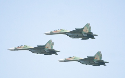 Xem ‘hổ mang chúa’ Su-30MK2 bay lượn, chuẩn bị cho lễ diễu binh 30-4 ở TP.HCM