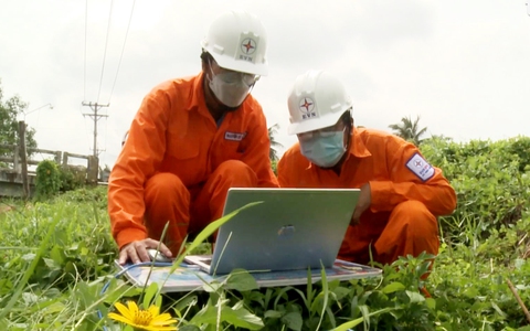 '50 năm - Tỏa sáng miền Nam': Điện lực Vĩnh Long dấu ấn chuyển đổi số, phục vụ khách hàng