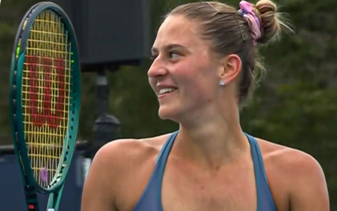 Fan ngỡ ngàng với pha giao bóng ăn điểm của Marta Kostyuk