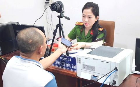 Quy trình cấp, đổi giấy phép lái xe và đăng ký xe ở công an cấp xã ra sao?